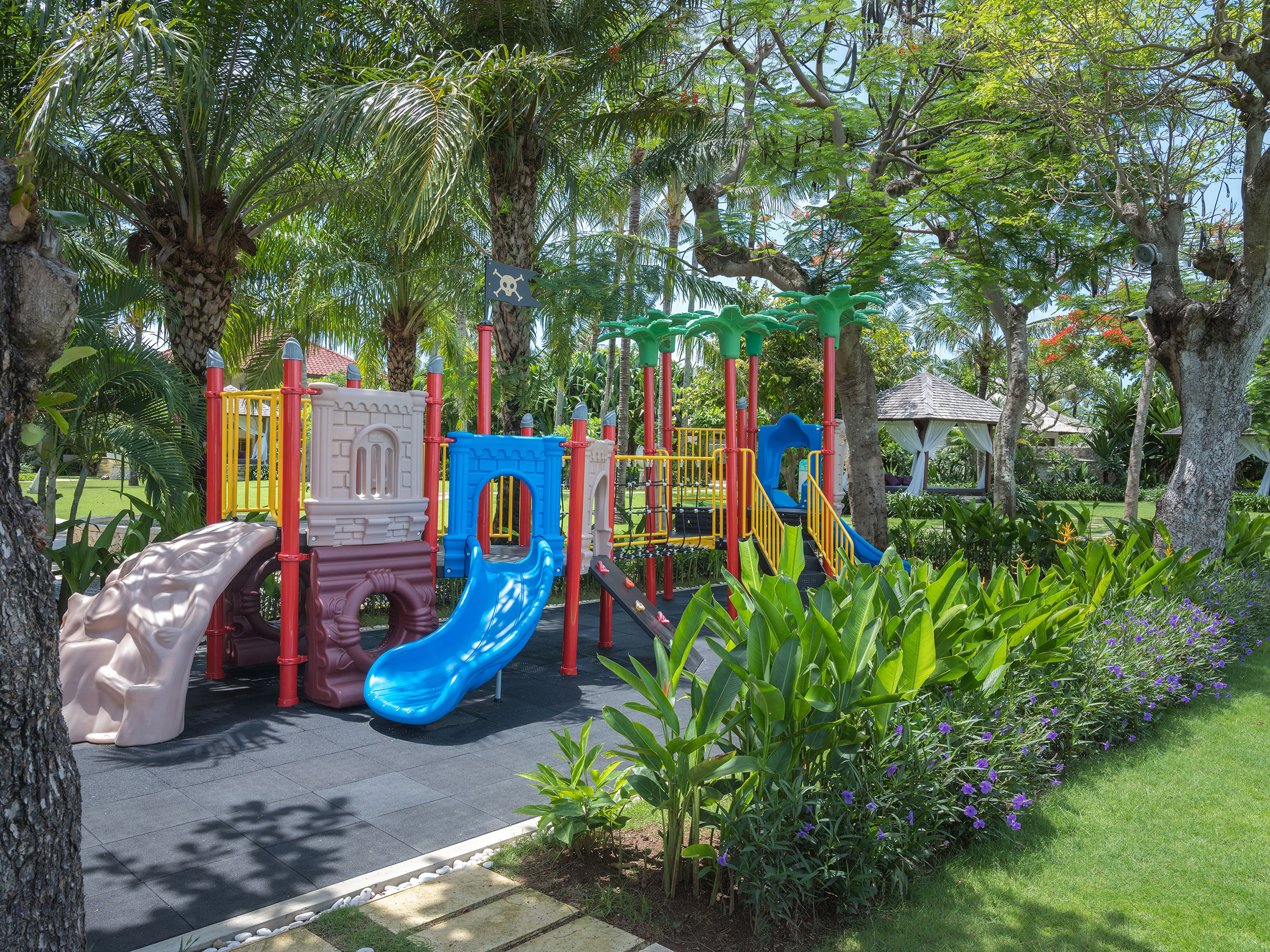 recreations holiday inn resort baruna